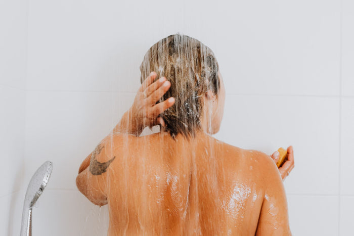 Washing curly hair in the shower